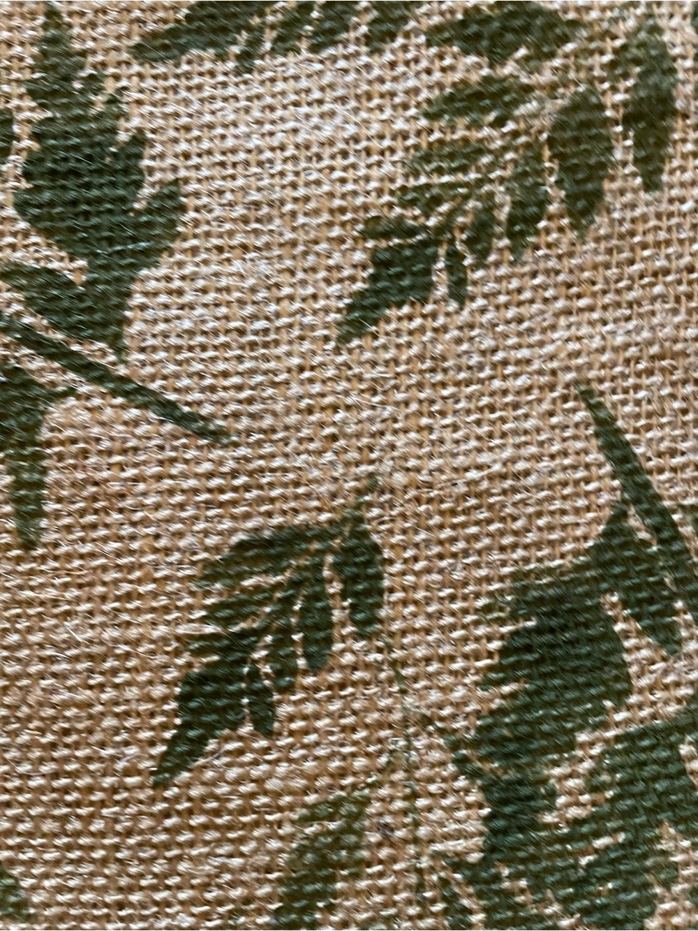 Green Leaf Pattern Burlap Table Runner - Picture 10 of 15